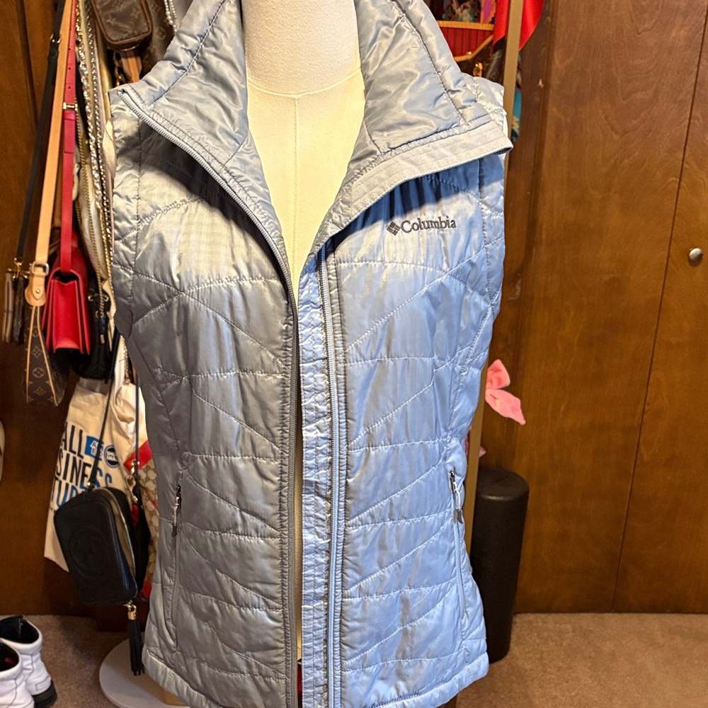 Columbia Women's Light Silver/Blue Quilted Vest